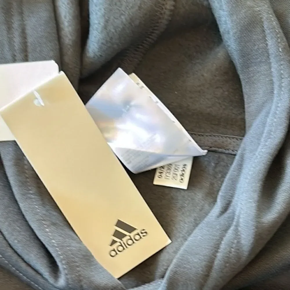 adidas Men’s Regular Fit Kangaroo Pockets Hoodie, Grey, Size XL,NWT